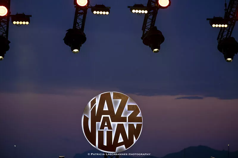 Dans l’ombre de Jazz à Juan 2026 — l’équipe technique en images