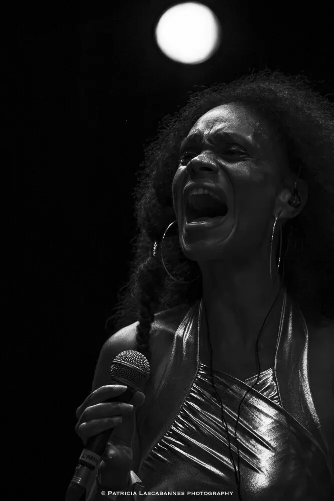 Keziah Jones — Jazz à Juan 2026 — photo 1 — © Patricia Lascabannes / Riviera Jazz Club — Tous droits réservés