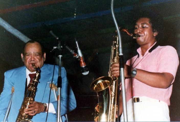 Serge Rahoerson avec Arnett Cobb à la Grande Parade 1983